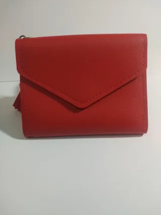 Billetera Roja con Colgante
