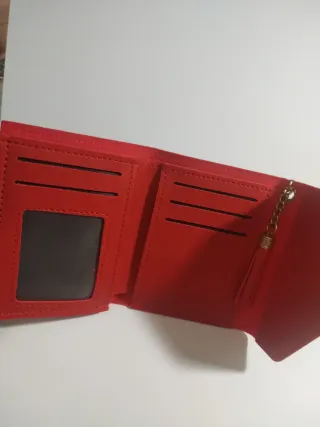 Billetera Roja con Colgante