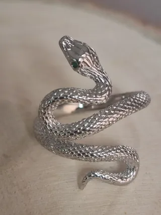 Anillo Serpiente Plata con Ojos Verdes