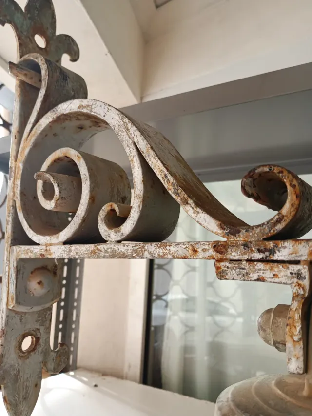 Campana de bronce y hierro forjado S XIX artesanal