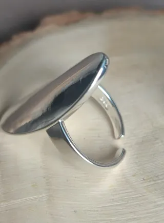 Anillo ovalado de plata