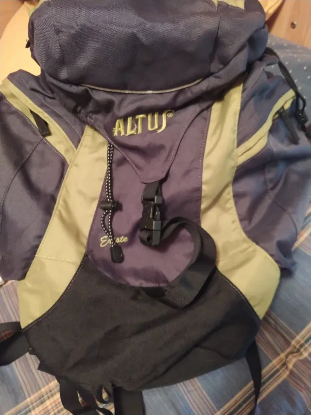 Mochila Altus Gris y verde