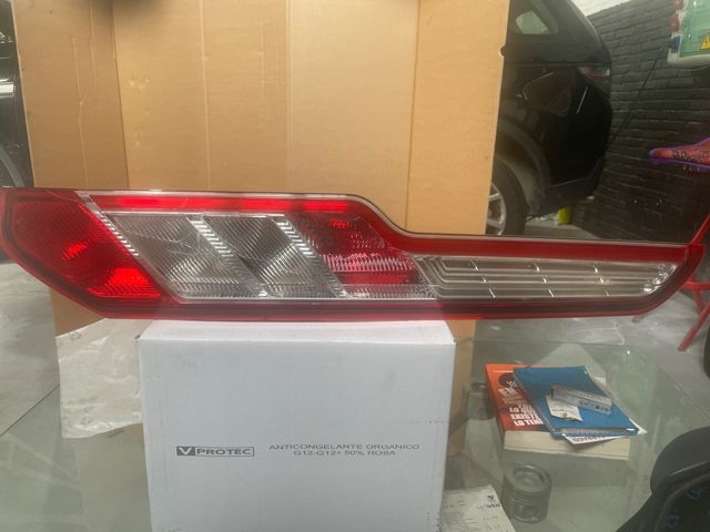 Piloto trasero derecho Ford Transit Custom