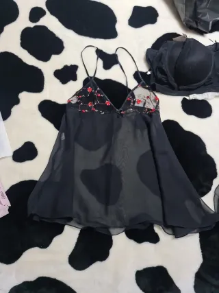 Picardías negro con encaje y bordado floral