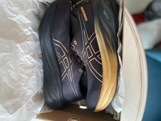 Zapatillas Asics Gel-Saiun3 Negro/Dorado