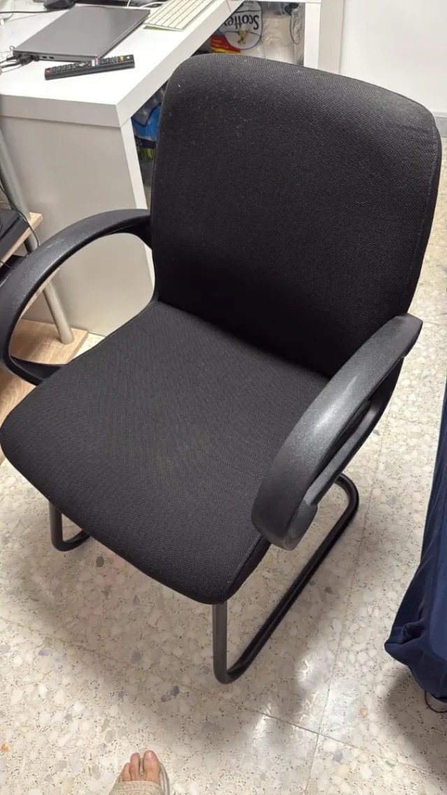 Silla de oficina negra