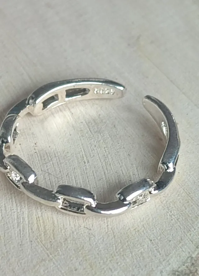 Anillo de plata estilo cadena