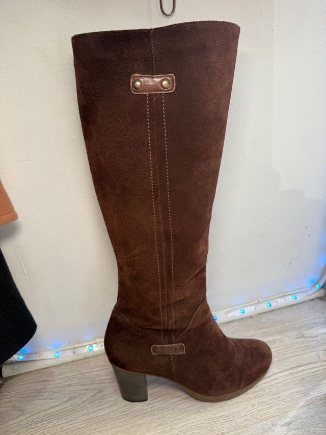 Botas de ante marrones