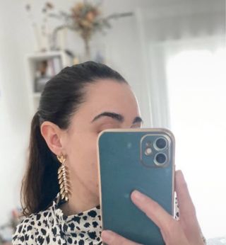 Pendientes largos dorados con pedrería