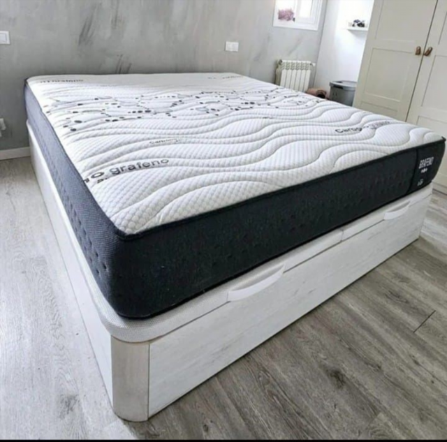 Canapé e colchão novos