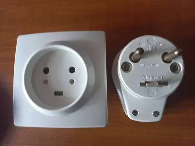 Enchufe industrial Legrand 20A 380V