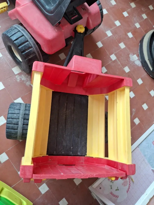 Tractor de pedales Farmer 210 con remolque