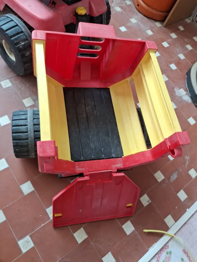 Tractor de pedales Farmer 210 con remolque