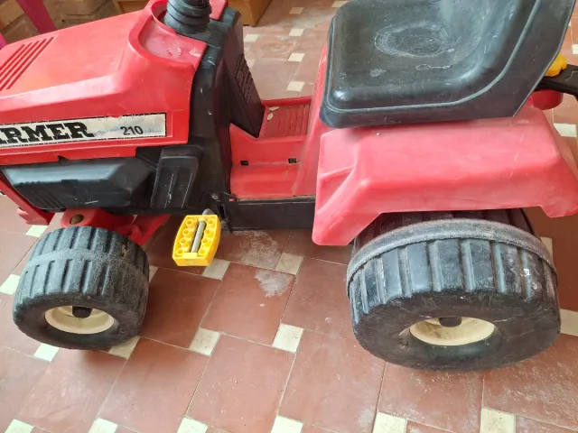 Tractor de pedales Farmer 210 con remolque