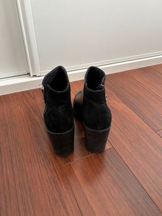 Botines de tacón negros