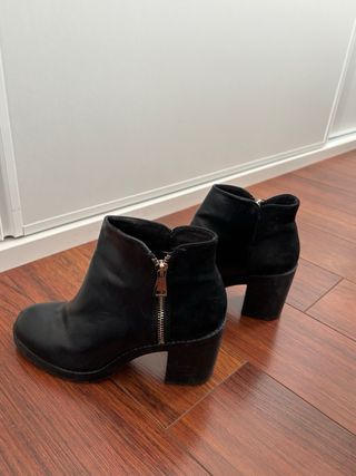 Botines de tacón negros