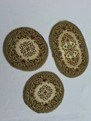 Antichi tappeti belgi ricamati a mano