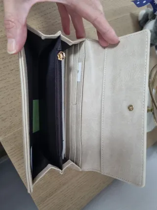 Cartera de mujer con diseño zig-zag