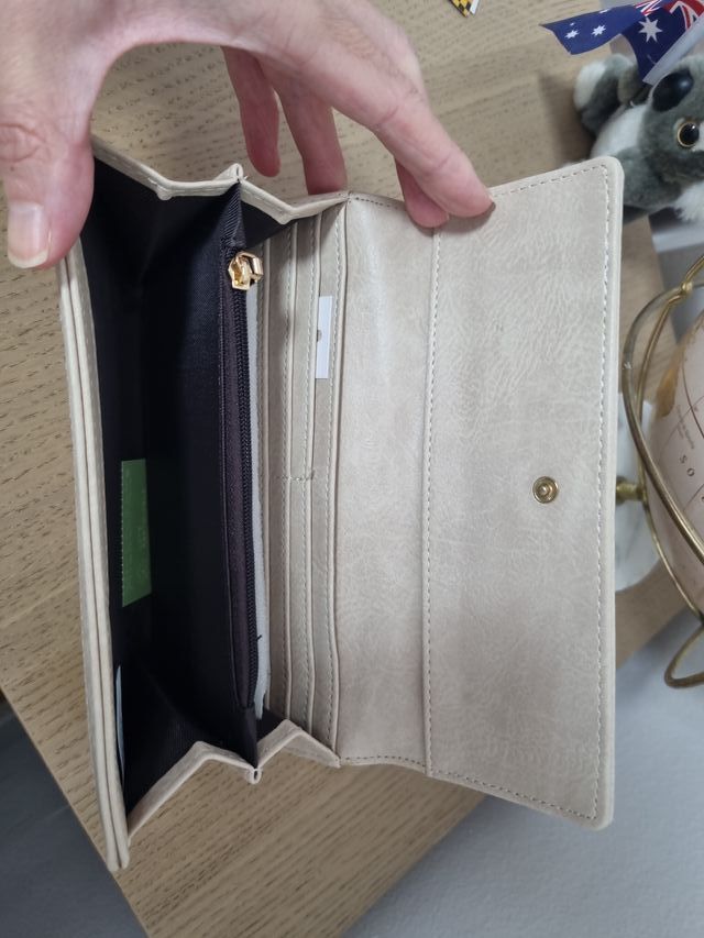 Cartera de mujer con diseño zig-zag