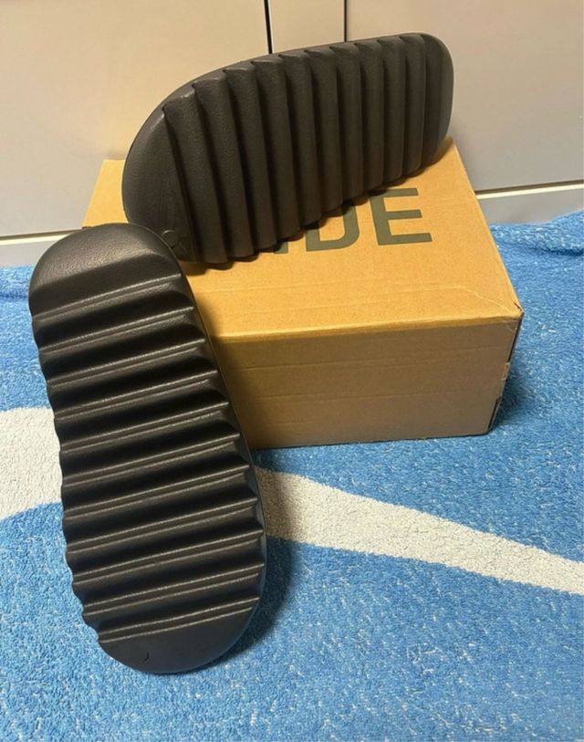 Adidas Yeezy Slide Onyx EU 45 / US 11