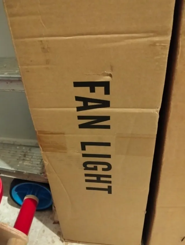 Ventilador de techo moderno blanco y madera