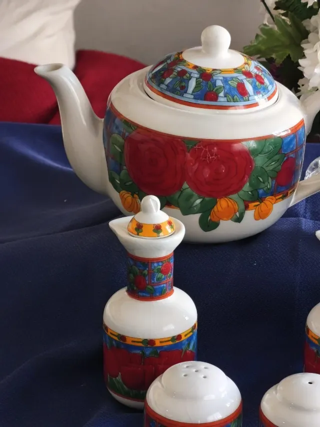 Juego de vajilla "VISTA ALEGRE"