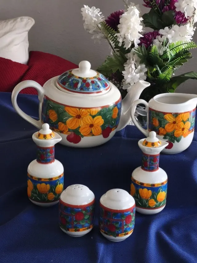 Juego de vajilla "VISTA ALEGRE"