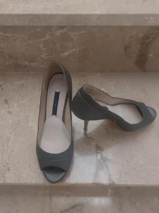 Zapatos de tacón Zara grises mujer