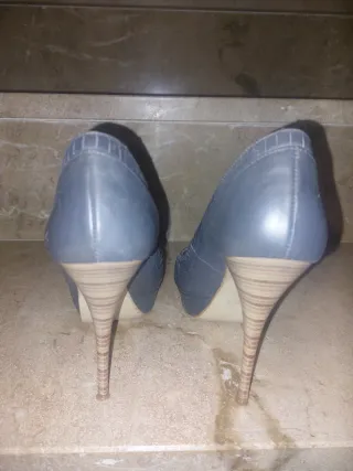 Zapatos de tacón Zara grises mujer