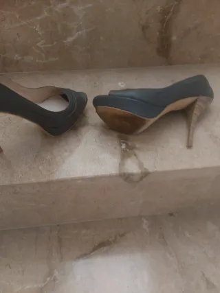 Zapatos de tacón Zara grises mujer