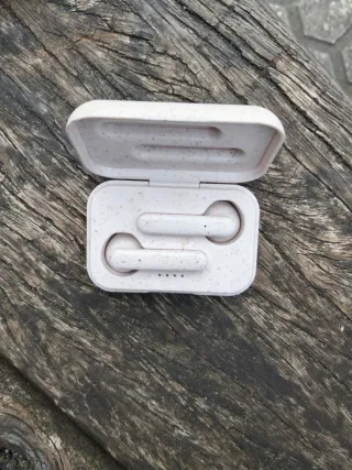 Auriculares Bluetooth Beige y Blanco