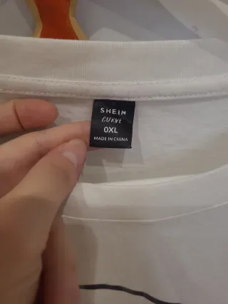 Camiseta blanca con estampado de girasol