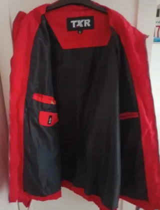 Chaqueta cortavientos TXR roja