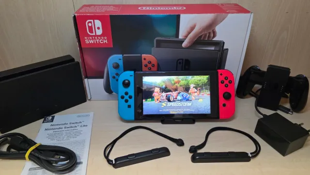 Nintendo Switch Console + Accessori