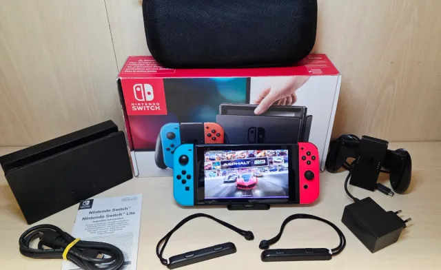 Nintendo Switch Console + Accessori