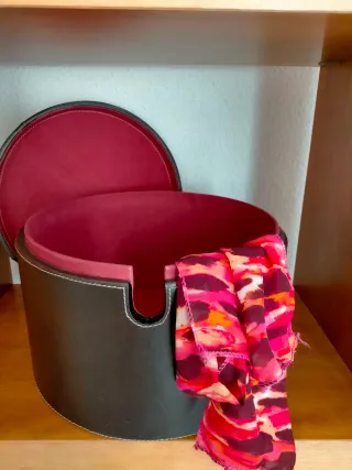 Sombrerera redonda con tapa