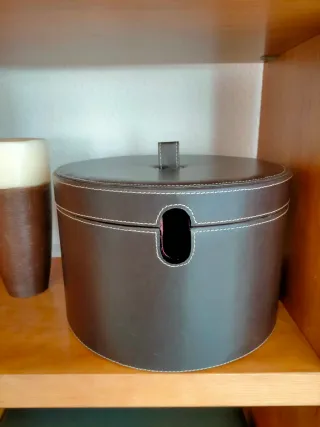 Sombrerera redonda con tapa