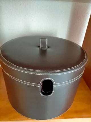 Sombrerera redonda con tapa