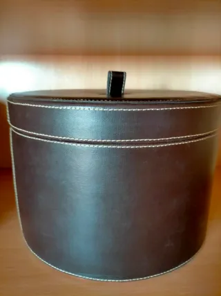 Sombrerera redonda con tapa