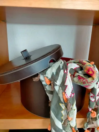 Sombrerera redonda con tapa