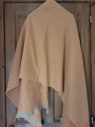 Manton  buen tamaño, muy suave.