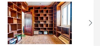 Estantería antigua en muy buen estado.