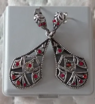 Pendientes vintage en plata vieja.