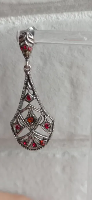 Pendientes vintage en plata vieja.
