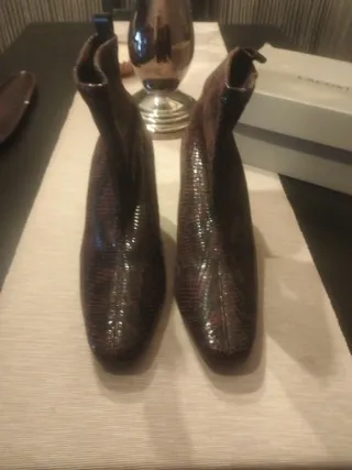 Botines piel cocodrilo tipo guante a estrenar