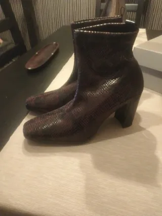 Botines piel cocodrilo tipo guante a estrenar