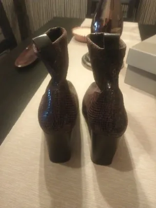 Botines piel cocodrilo tipo guante a estrenar