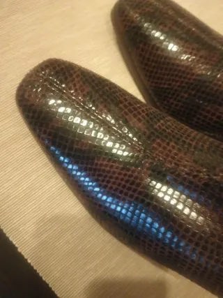 Botines piel cocodrilo tipo guante a estrenar