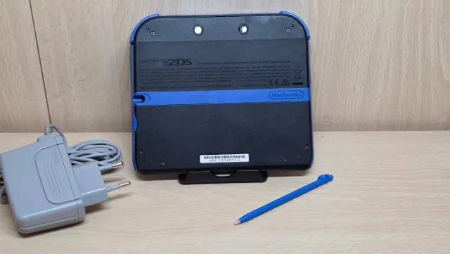 Nintendo 2DS Blu e Nero con giochi