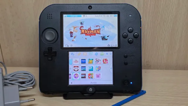 Nintendo 2DS Blu e Nero con giochi